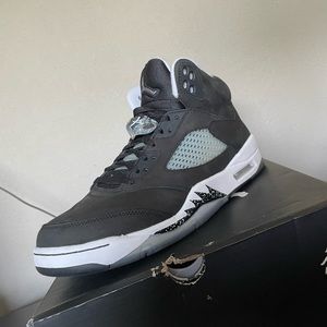 Jordan 5 moonlights